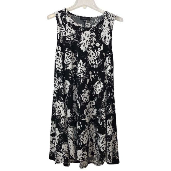 Karen Kane Dresses & Skirts - Karen Kane sleeveless dress